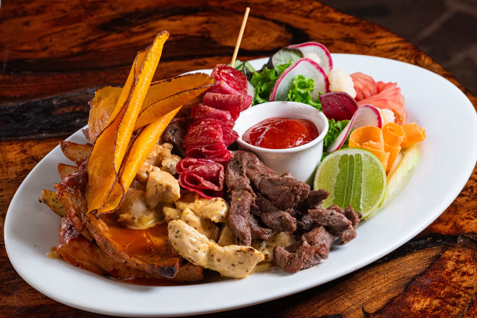 Tabla de carnes y guarniciones en Paacha